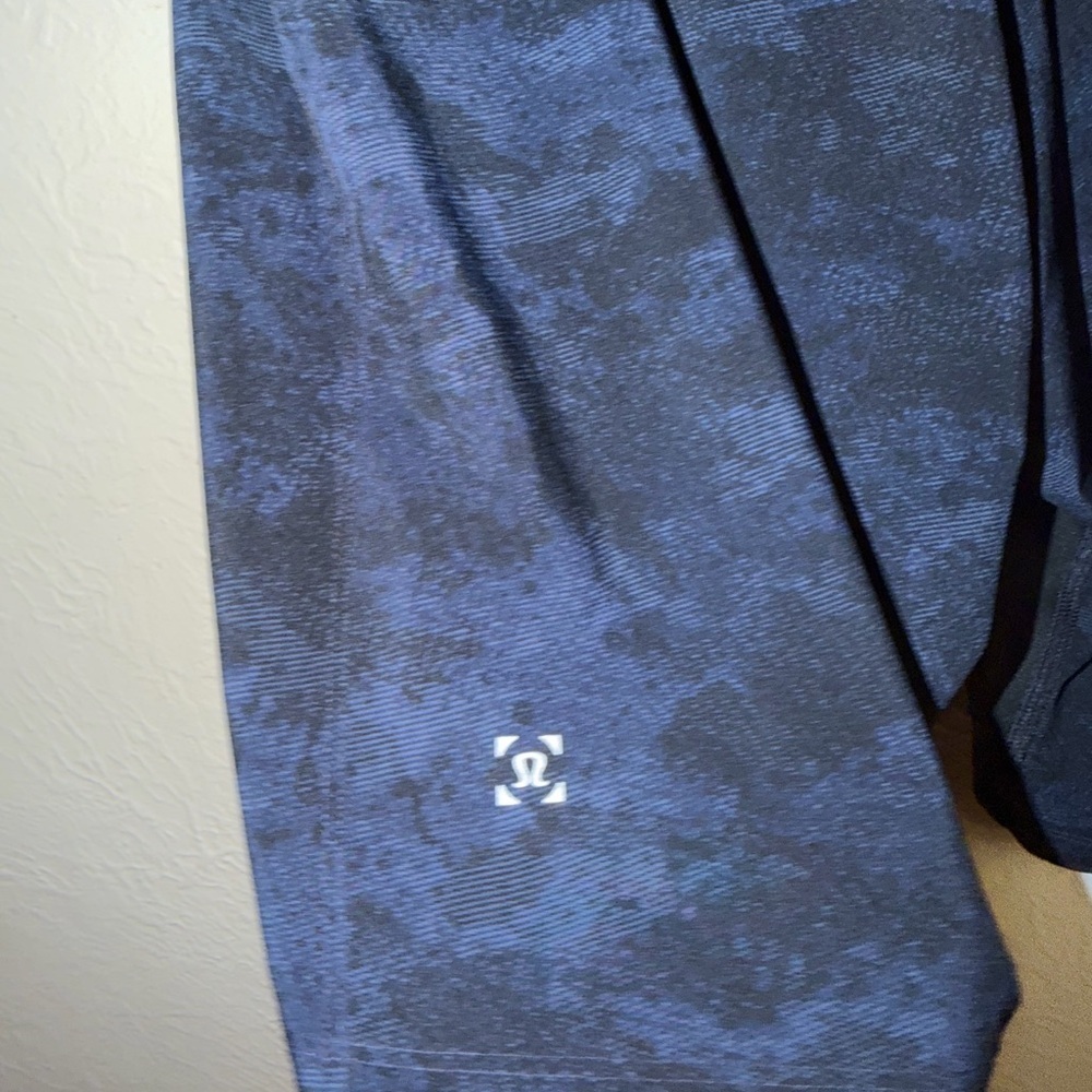Lululemon Athletica Men's Shorts - Picture 9 of 10